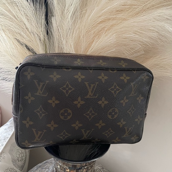 Louis Vuitton Cosmetic Toiletry Monogram Bag - Picture 10 of 10